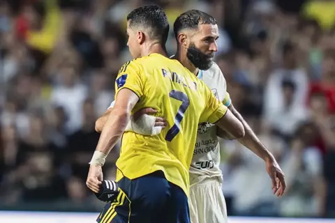 رغم غضب رونالدو.. الهلال يعلن تعاقده مع كريم بنزيما قادمًا من اتحاد جدة